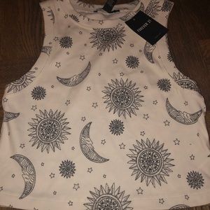 A cute vintage sum and moon top!!